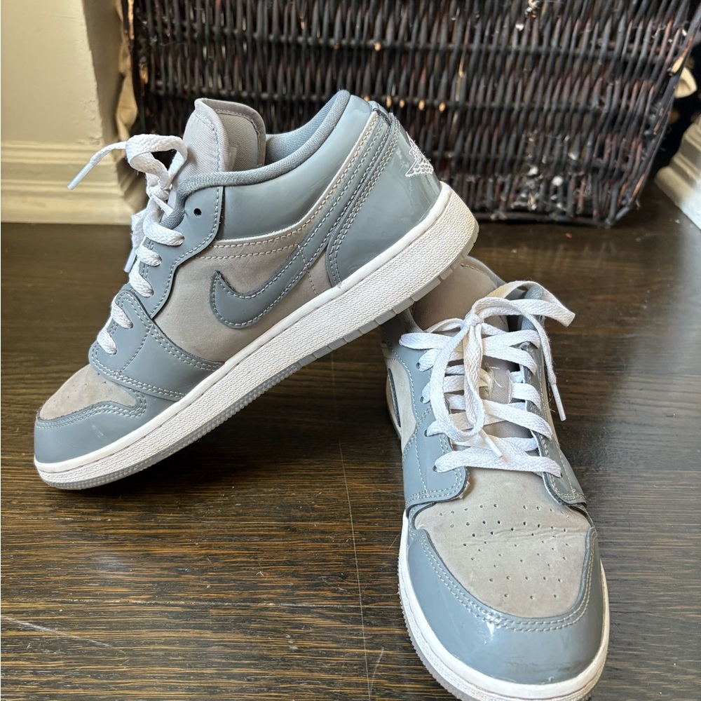 Nike Jordan big Kids Sneakers in Gray and White